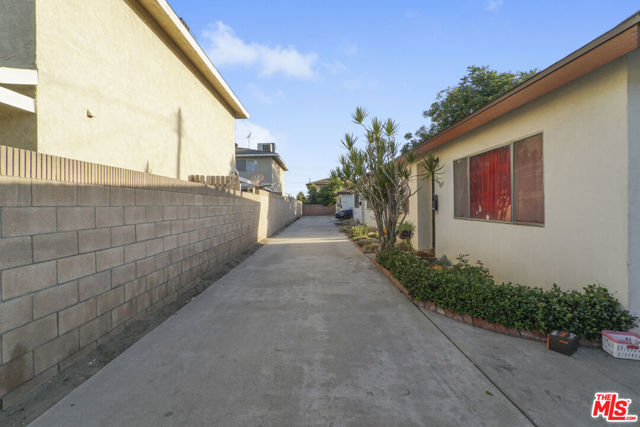 9720 Cedar Street, Bellflower, California 90706, ,Multi-Family,For Sale,Cedar,24445319