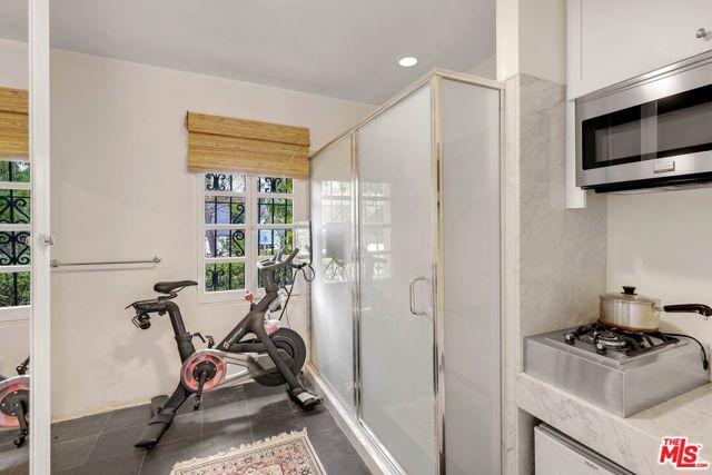 902 S Highland Avenue, Los Angeles CA: https://media.crmls.org/mediaz/b515b2e7-e60c-4a30-8d44-473481d838e0.jpg