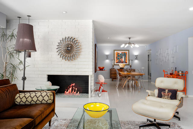 444 N Burton Way, Palm Springs CA: https://media.crmls.org/mediaz/b51619b4-cb66-46f7-acfc-a02307781518.jpg