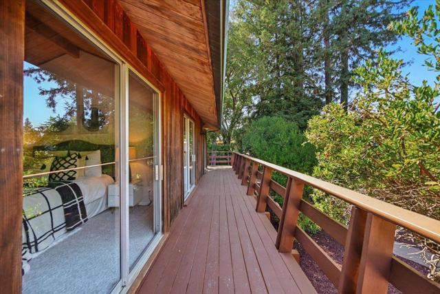 14582 Horseshoe Court, Saratoga CA: https://media.crmls.org/mediaz/b5165895-af19-4658-86fb-0c93228c55f4.jpg