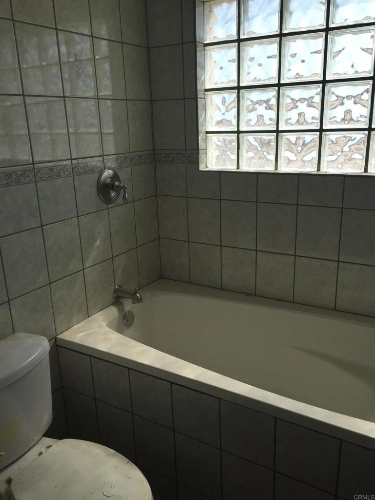 https://media.crmls.org/mediaz/b516bcf1-470e-433c-804b-bad6a9fcc2f1.jpg?preset=X-Large
