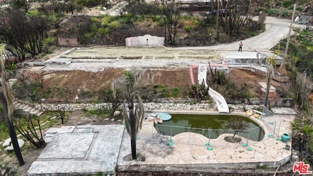 20404 Little Rock Way, Malibu CA: https://media.crmls.org/mediaz/b5180258-3be4-49b8-bedf-c8a05ab671c1.jpg