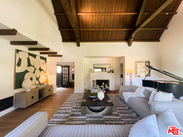 3105 Ledgewood Drive, Los Angeles CA: https://media.crmls.org/mediaz/b518226c-05c2-4f22-af62-4da0bc1c1d0c.jpg