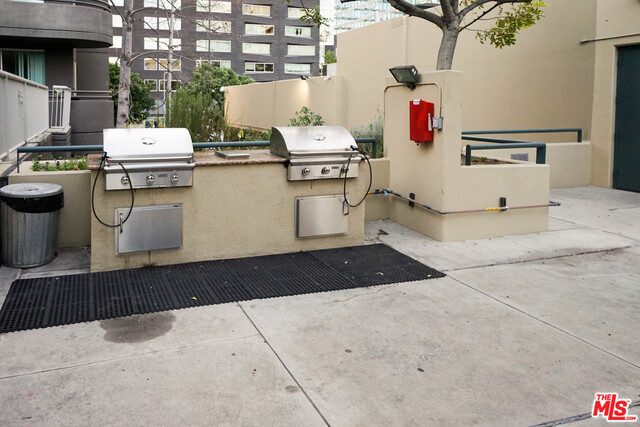 600 W 9Th Street, Los Angeles CA: https://media.crmls.org/mediaz/b5190ae5-d7aa-4cdf-8668-7d33ef00d45f.jpg