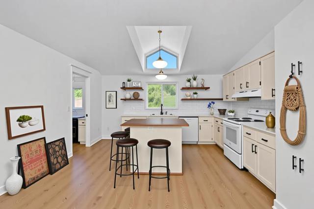 4028 Dawn Road, Mariposa CA: https://media.crmls.org/mediaz/b5193adc-62a1-4fb6-bb43-17283f0e091e.jpg