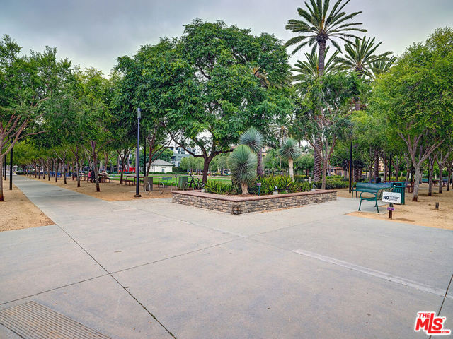 6020 S Seabluff Drive, Playa Vista CA: https://media.crmls.org/mediaz/b51970c3-4cc6-477e-affe-afcbdc2fba7d.jpg