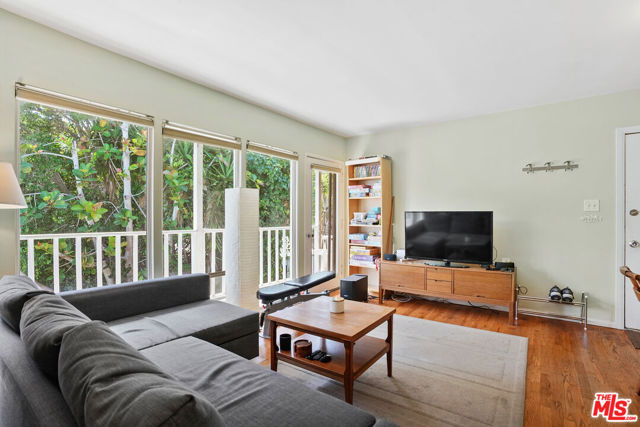 638 Rose Avenue photo 6