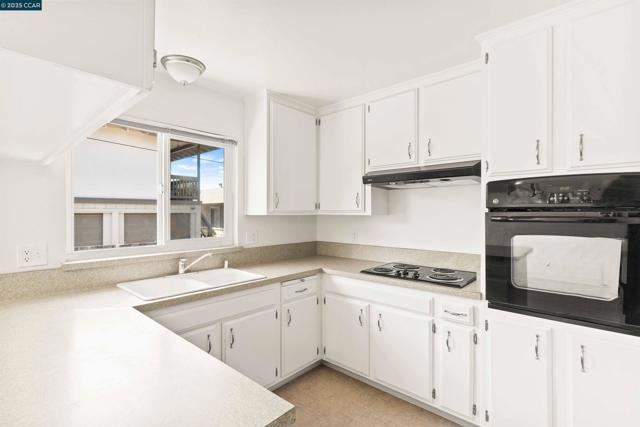 4045 Hoen Ave, Santa Rosa CA: https://media.crmls.org/mediaz/b51a09b0-542e-40c9-8959-61401b991a01.jpg
