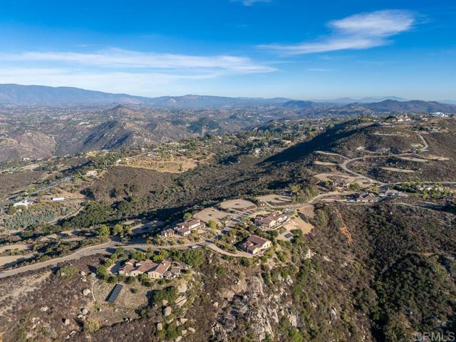 29472 Welk Highland Dr., Escondido CA: https://media.crmls.org/mediaz/b51ab980-8212-45af-977b-0165b012dc41.jpg
