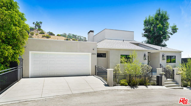 2506 Zorada Drive, Los Angeles CA: https://media.crmls.org/mediaz/b51af7a6-02ee-448b-a318-481cb40b7275.jpg