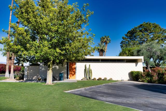 189 Desert Lakes Drive, Palm Springs CA: https://media.crmls.org/mediaz/b51b64e1-0dca-4e1a-a703-b25f6b831e2f.jpg
