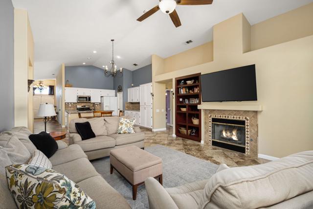 45315 Coldbrook Lane, La Quinta CA: https://media.crmls.org/mediaz/b51b913e-e479-46fc-acde-9b9e28bb83a8.jpg