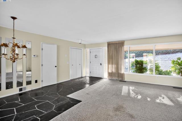 20521 Upper Hillview Dr, Sonora CA: https://media.crmls.org/mediaz/b51ba276-83c6-4dbe-9ee0-32ca9ee6deb9.jpg