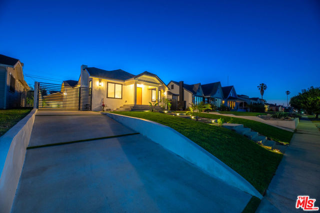 5325 S Victoria Avenue, Los Angeles CA: https://media.crmls.org/mediaz/b51ba5f6-79f5-4fe0-92ac-04f35d6ac3cc.jpg