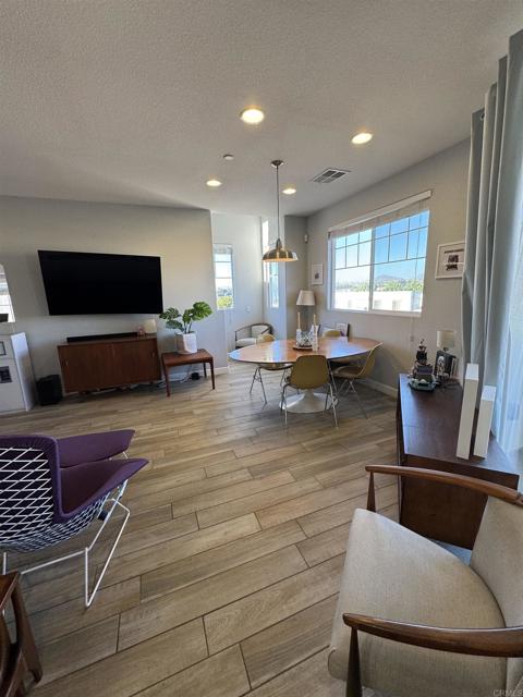 1614 Sanderling Avenue, Chula Vista CA: https://media.crmls.org/mediaz/b51c0b0e-0d47-42b7-b9b8-1c248941771f.jpg