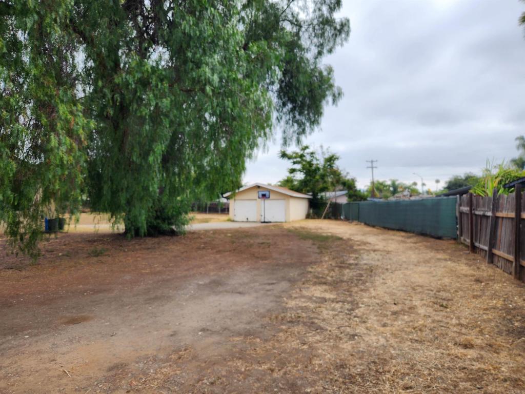 664 Fig St - photo 11