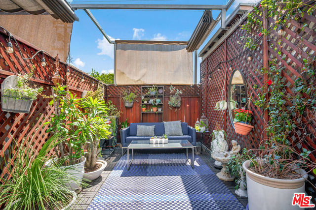 461 N St Andrews Place, Los Angeles CA: https://media.crmls.org/mediaz/b51cb61d-b29d-46a9-9c37-d6d380998b65.jpg