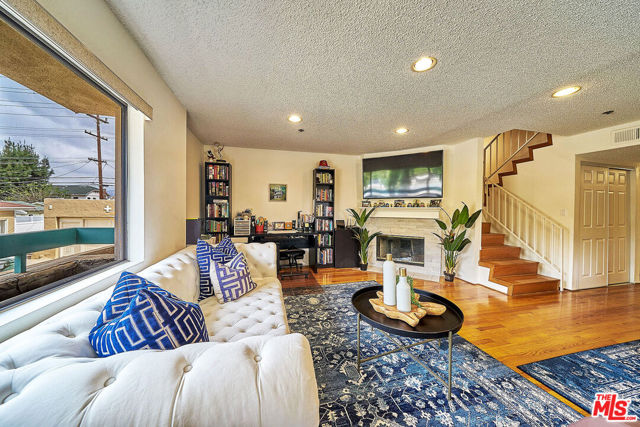529 IVY Street, 1 photo 4