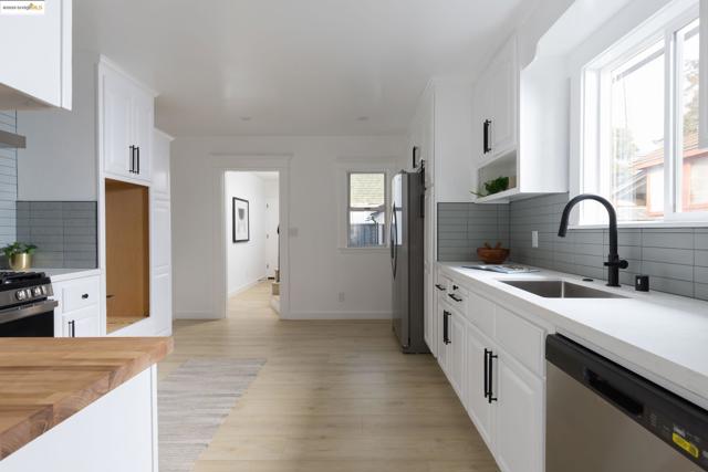 3508 Lyon Ave, Oakland CA: https://media.crmls.org/mediaz/b51d4510-3c78-44ce-be4d-fe9b1e7a4a6d.jpg
