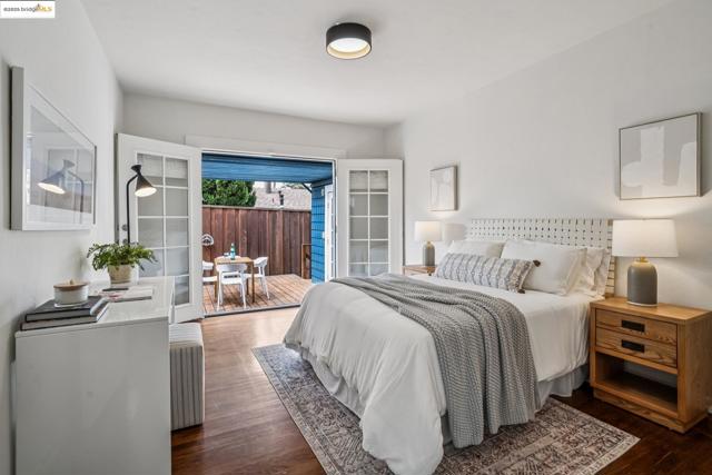 4006 Lincoln Ave, Oakland CA: https://media.crmls.org/mediaz/b51d7cf1-0b13-40d0-bceb-ae4176920e52.jpg