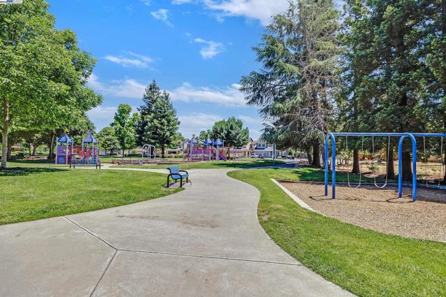 2236 Oakland Ave, Pleasanton CA: https://media.crmls.org/mediaz/b51dac59-f82f-4a0b-84ba-5481bf5d04f0.jpg