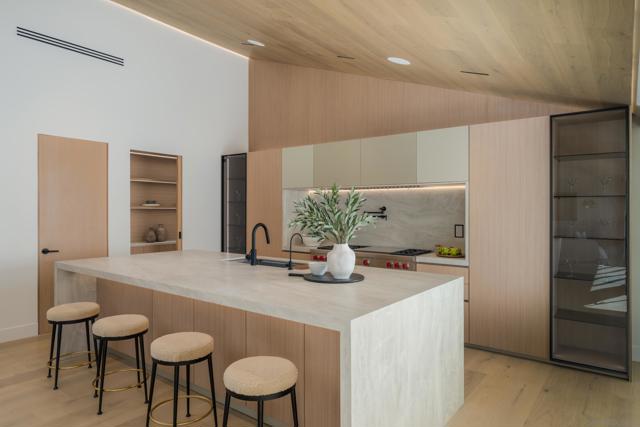5826 Soledad Mountain Rd, La Jolla CA: https://media.crmls.org/mediaz/b51e0e12-2611-4274-8716-dbde3dbbc48e.jpg