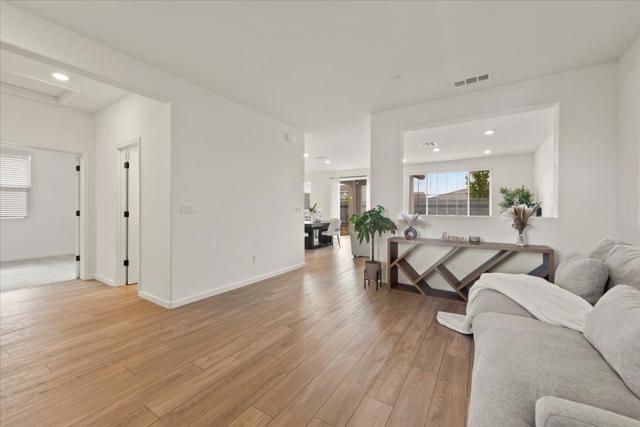 829 Crow Creek Circle, Galt CA: https://media.crmls.org/mediaz/b51e51f8-1bcb-46e6-ba48-1c5163eeb459.jpg