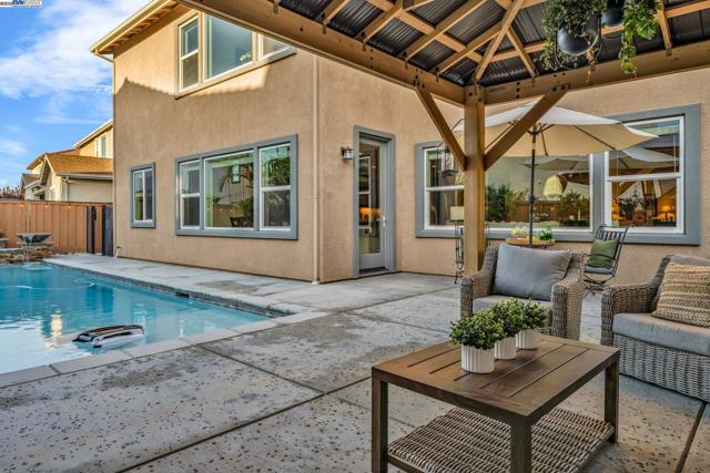 2305 Augusta Ave, Tracy CA: https://media.crmls.org/mediaz/b51eacab-c6cd-46af-b72d-787c4613cb45.jpg