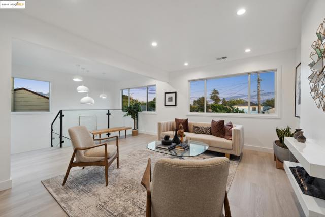 1207 Cedar St, Berkeley CA: https://media.crmls.org/mediaz/b51f0939-8724-4d80-9754-aab1af0a9de9.jpg