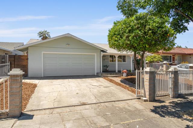 3535 Pitcairn Way, San Jose CA: https://media.crmls.org/mediaz/b51f53a0-2994-47c9-bbd6-3057c52e6713.jpg