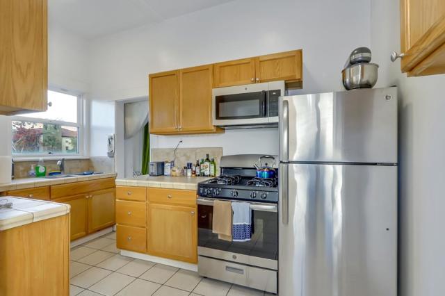 627 S 3rd Street, San Jose CA: https://media.crmls.org/mediaz/b51f72ca-8fbb-40f3-b217-4faa94bbac7c.jpg