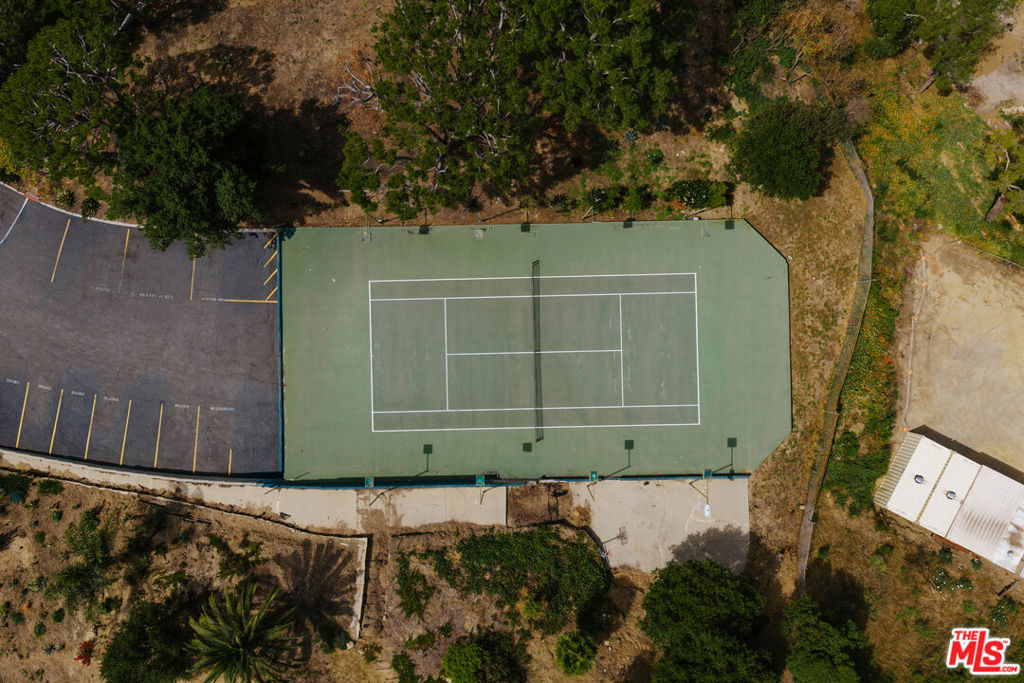 https://media.crmls.org/mediaz/b51f91ef-ab7a-462b-9c6e-90e4c4f15900.jpg?preset=X-Large