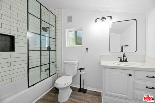 993 Cameron Drive, Big Bear CA: https://media.crmls.org/mediaz/b5202626-c86f-4c4e-8234-400e527f0ee7.jpg