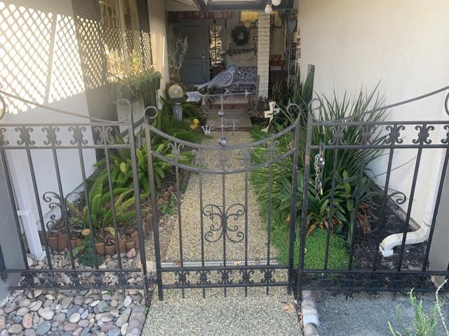 Detail Gallery Image 6 of 22 For 1637 Oak Hill, Escondido,  CA 92027 - 3 Beds | 2 Baths