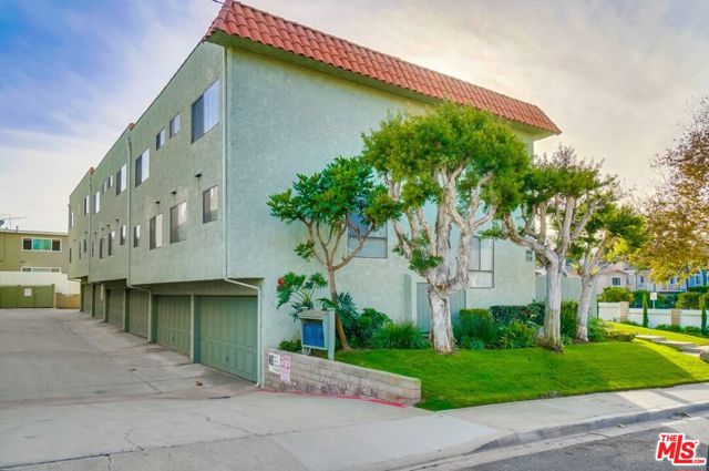1832 Rockefeller Lane, Redondo Beach, California 90278, 2 Bedrooms Bedrooms, ,2 BathroomsBathrooms,Residential,For Sale,Rockefeller,25603743 1832 Rockefeller Lane, Redondo Beach, California 90278, 2 Bedrooms Bedrooms, ,2 BathroomsBathrooms,Residential,For Sale,Rockefeller,25603743