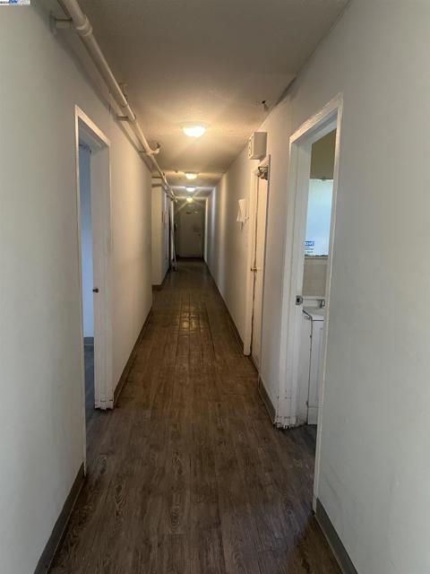 4201 West St, Oakland CA: https://media.crmls.org/mediaz/b52079c1-ec1c-49a9-9ce9-43e3c80b541d.jpg