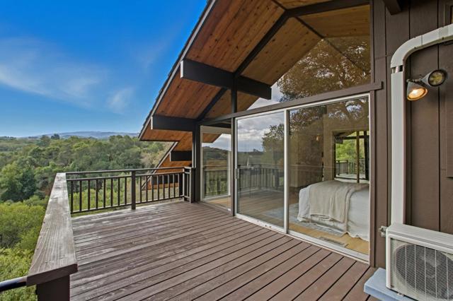 435 Golden Oak Drive, Portola Valley CA: https://media.crmls.org/mediaz/b5208d32-4d9e-4167-abad-fba17b86c690.jpg