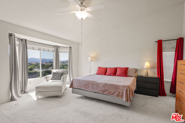 12119 Falcon Crest Way, Porter Ranch CA: https://media.crmls.org/mediaz/b5225d6b-848c-4e4e-b0aa-2d6f2de2828e.jpg