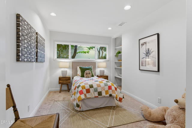 Detail Gallery Image 14 of 18 For 4563 Loma Vista Dr, La Canada Flintridge,  CA 91011 - 4 Beds | 2 Baths