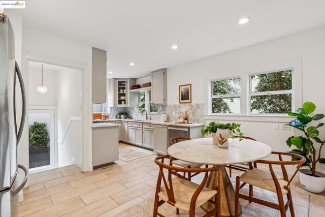 6232 Manoa St, Oakland CA: https://media.crmls.org/mediaz/b522fefc-c6ac-4702-a7f3-9ced2a8fcef5.jpg