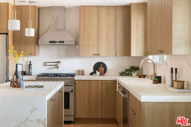 4405 Springdale Drive, Los Angeles CA: https://media.crmls.org/mediaz/b5234963-9736-4d6f-8799-0f34596b93ac.jpg