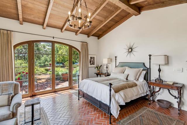180 Farm Road, Woodside CA: https://media.crmls.org/mediaz/b5238ed9-c5a0-4c9f-9b9a-b160587b93a8.jpg