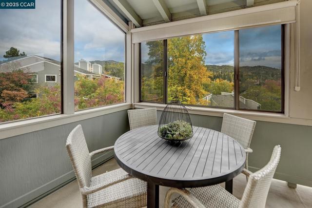 3050 Rossmoor Pkwy, Walnut Creek CA: https://media.crmls.org/mediaz/b52474c5-c35f-4b14-b9f0-b2bafcc21b03.jpg