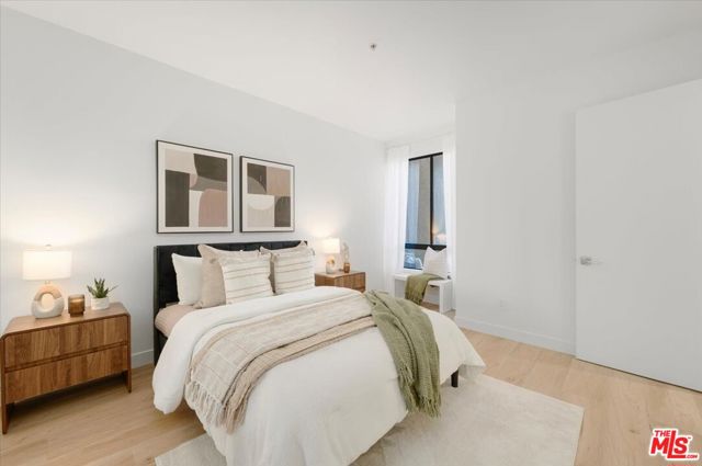 625 S Berendo Street, Los Angeles CA: https://media.crmls.org/mediaz/b524891e-8a6f-4185-a200-7ff28c324a72.jpg