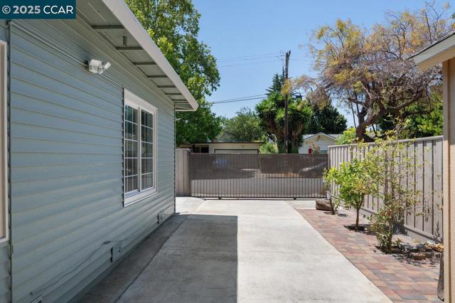 Image 39 of 56 For 561 Manzanita Ave