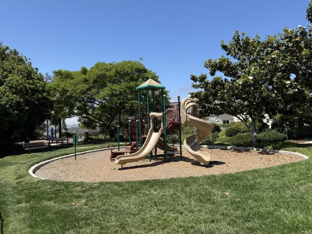 4507 Carnaby Court, Carlsbad CA: https://media.crmls.org/mediaz/b5254d0b-5f6b-49f5-bd70-3b6a3b054cbd.jpg
