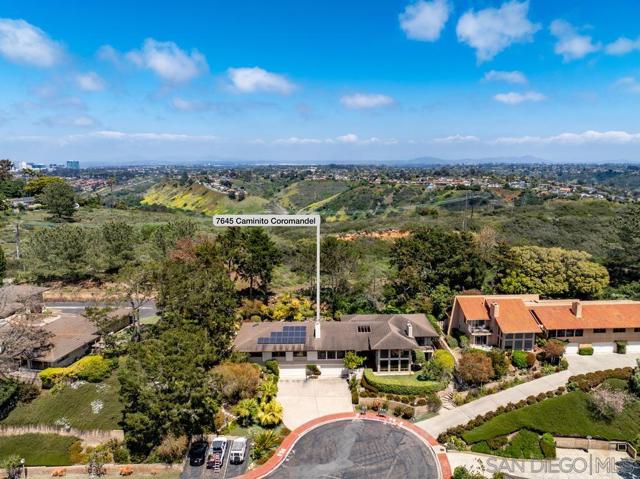 7645 Caminito Coromandel, La Jolla CA: https://media.crmls.org/mediaz/b5255548-b39c-4a53-a5a8-52451c56678e.jpg