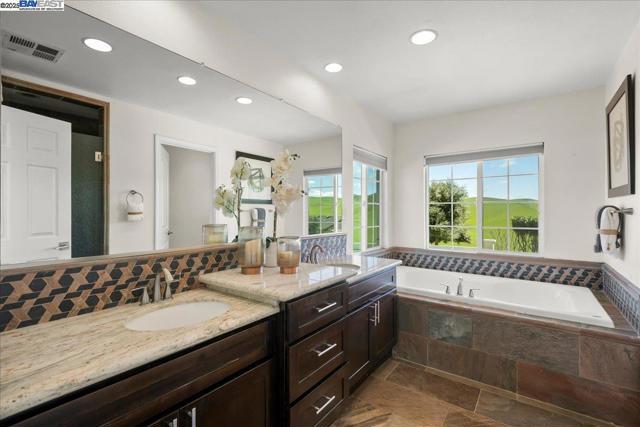 5388 Doolan Rd, Livermore CA: https://media.crmls.org/mediaz/b5256470-6ef1-42dd-85f5-e581b16386b5.jpg