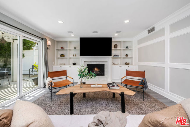 3544 Laurel Canyon Boulevard, Studio City CA: https://media.crmls.org/mediaz/b5259c35-99fa-4995-9f00-088bffebfdbe.jpg