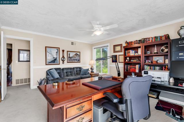 117 Alta Mesa Ct, Moraga CA: https://media.crmls.org/mediaz/b525f394-2244-4d15-ba07-e4a829883372.jpg